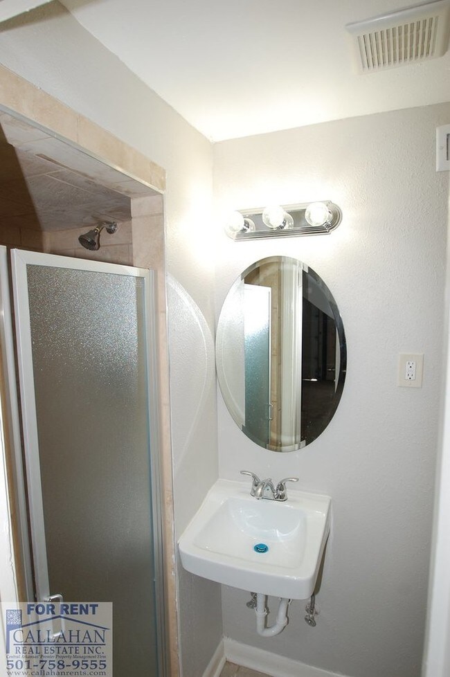 Building Photo - Benton 4 Bedroom Home Awesome Interior!!!