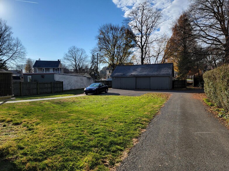 Building Photo - 232 Main St