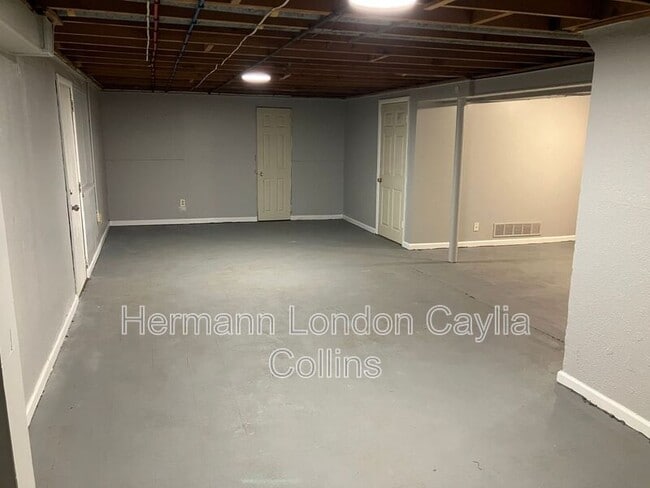 Building Photo - 11016 Saginaw Dr