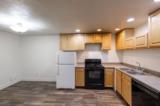 Building Photo - 271 N 3rd W