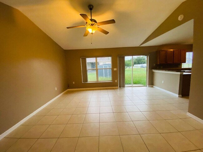 Building Photo - 502 Albatross Dr