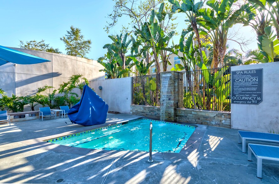 Building Photo - 2207 Rivington