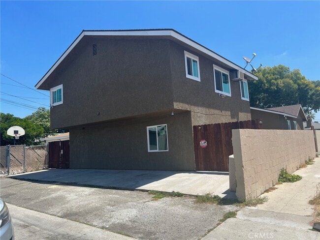 Building Photo - 801 N Sabina St