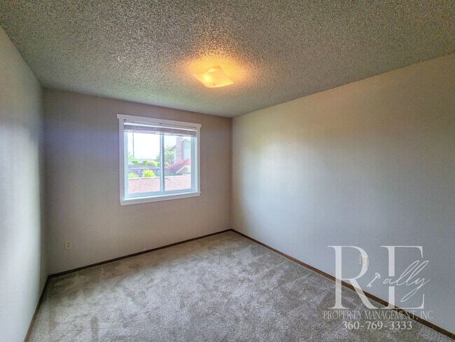 Building Photo - 50% OFF 1st Month's Rent! Upstairs Condo at The Narrows – Pool, Clubhouse & Woodland Views!