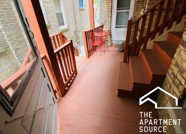 Building Photo - 4040 W Dickens Ave