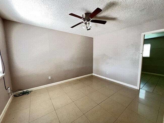 Building Photo - 14039 Eagle Pass St