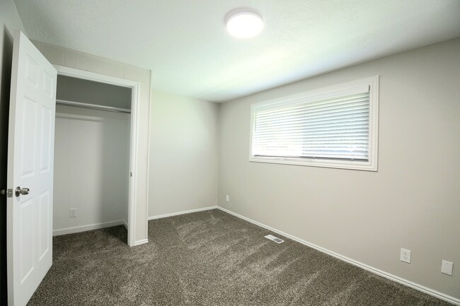 Building Photo - 1428 N Porter Ave