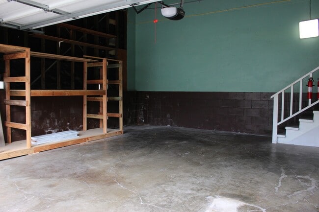 Building Photo - 1279 Kaeleku St