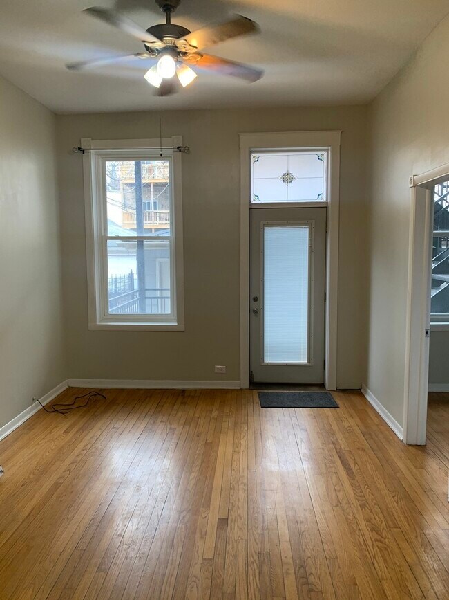 Building Photo - 858 N Ashland Ave