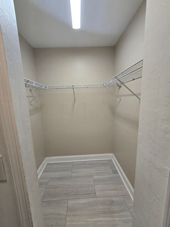 Building Photo - 3 Bedroom W/ Den + Office Space + 2 Car Garage and Fenced in Yard - Annual Rental