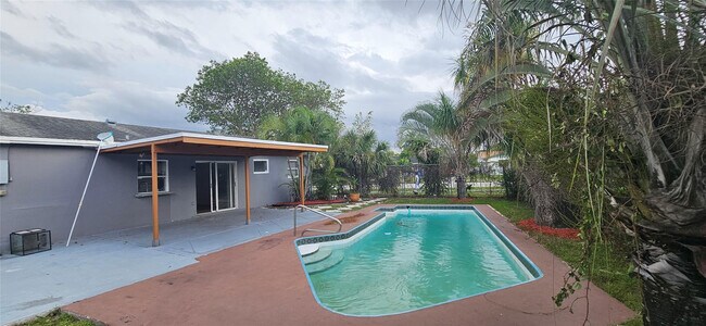 Building Photo - 501 NW 65th Ave