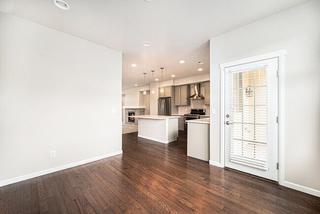Building Photo - Stunning Solterra Townhome with Spacious B...