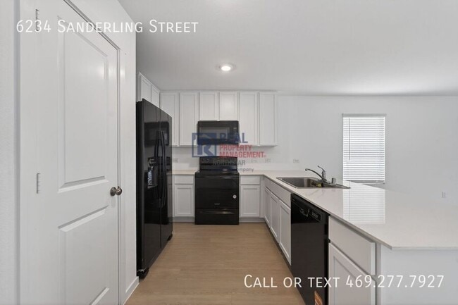 Building Photo - 6234 Sanderling St