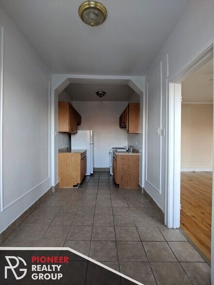 Building Photo - 4851 N Damen Ave
