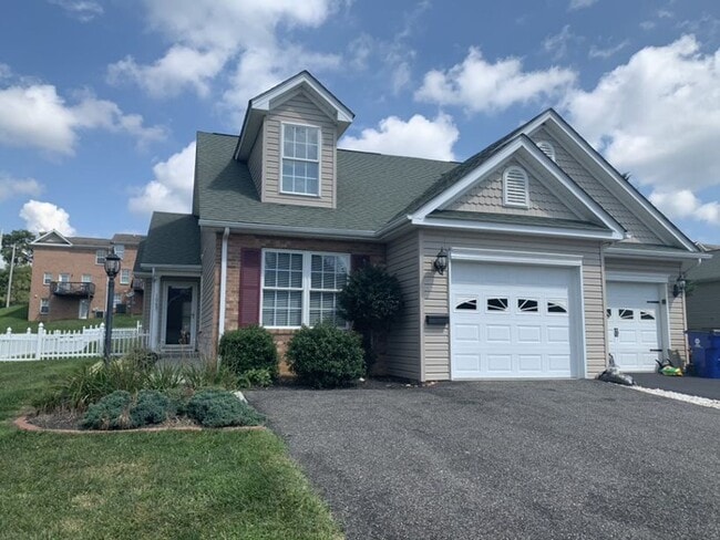 Building Photo - 1065 Elk Dr