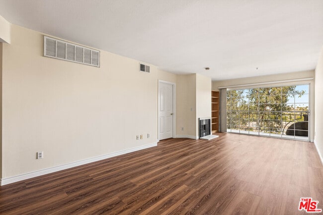 Building Photo - 4755 Templeton St