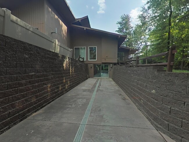 Building Photo - "Spacious 4-Bedroom Gem with 3 Full Baths ...