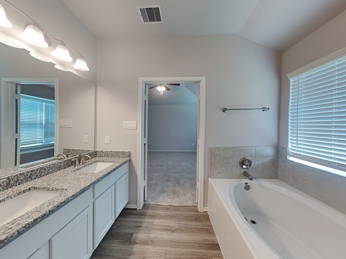 Building Photo - 1610 Diamond Mountain Dr