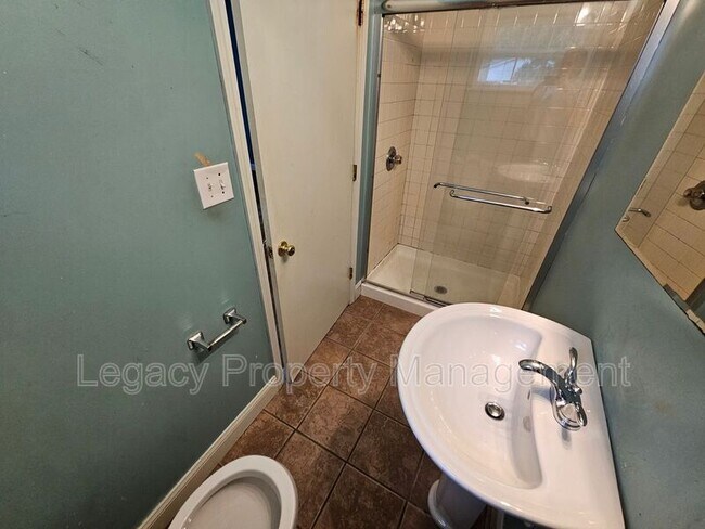 Building Photo - 1425 Union Cross Rd