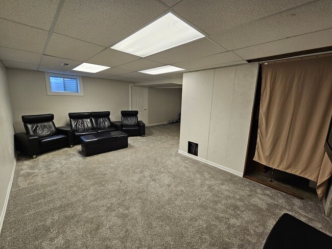 Building Photo - Beautiful Home in the Valley