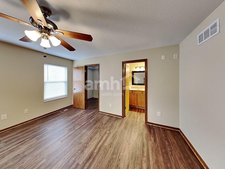 Building Photo - 5923 Aquamarine Dr