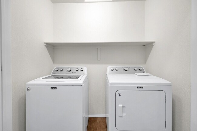 Building Photo - $1,849.00 - 3 Bed, 2.5 Bath Townhome in CO Springs with AC and In Unit Laundry!