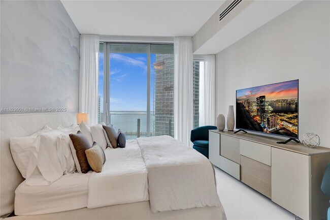 Building Photo - 300 Biscayne Blvd Way