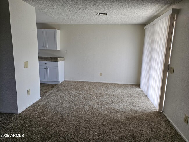 Building Photo - 6231 W Zoe Ella Way