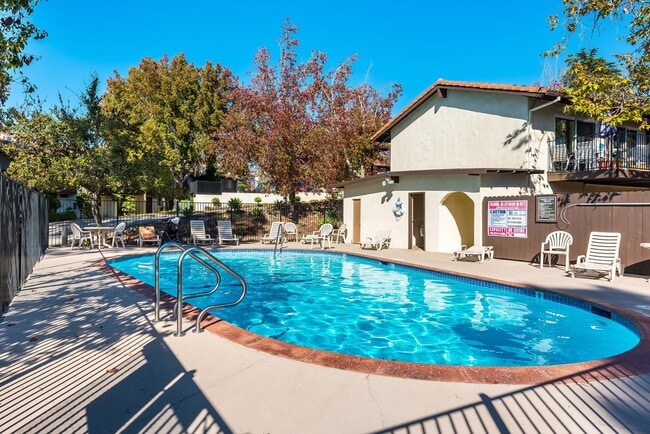 Building Photo - Completely Renovated 2 Bedroom / 1.5 Bath ...