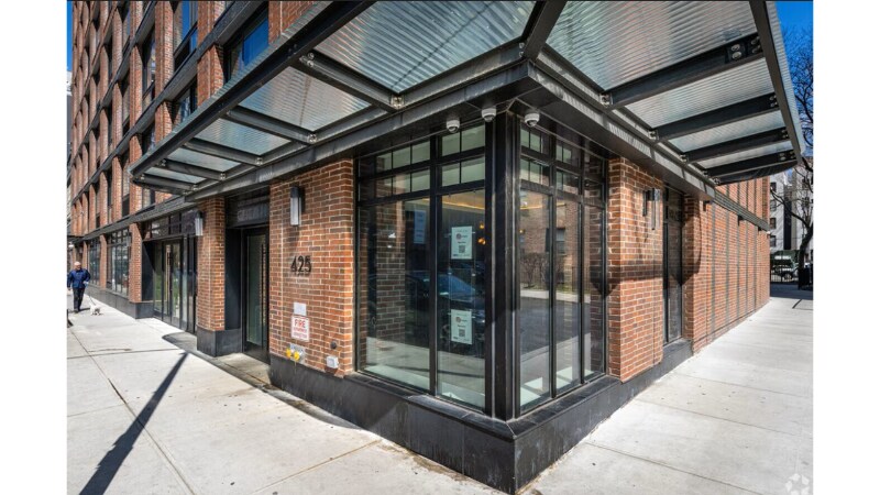 Building Photo - 425 W 18th St