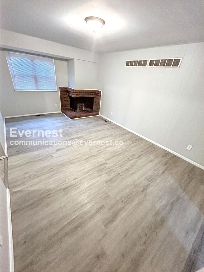 Building Photo - 12465 Shoreside Dr