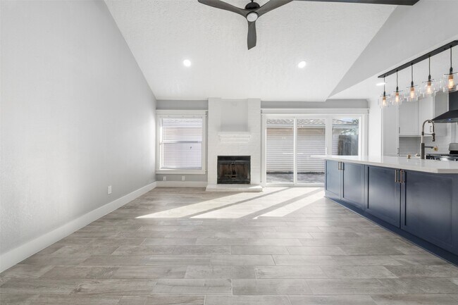 Building Photo - 9327 Golden Sunshine Dr