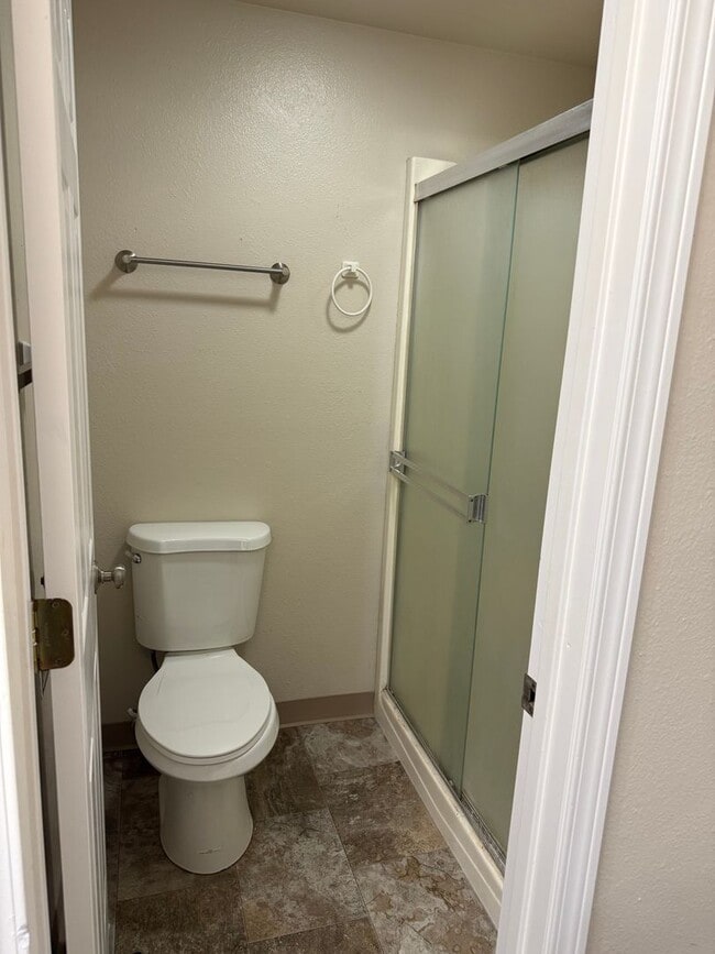 Building Photo - Recently remodeled Spanaway 3bd/1.75ba rambler available now!