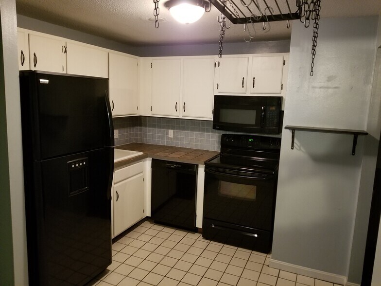 Applianced Kitchen - 80 English Village Rd