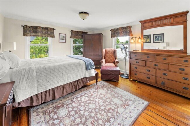 Building Photo - 311 A St NE