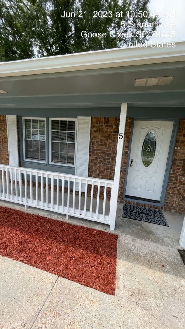 Building Photo - Relaxed Living with Spacious Yard in Goose...