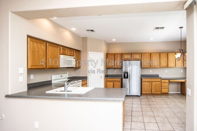Building Photo - 951 E Bellerive Pl