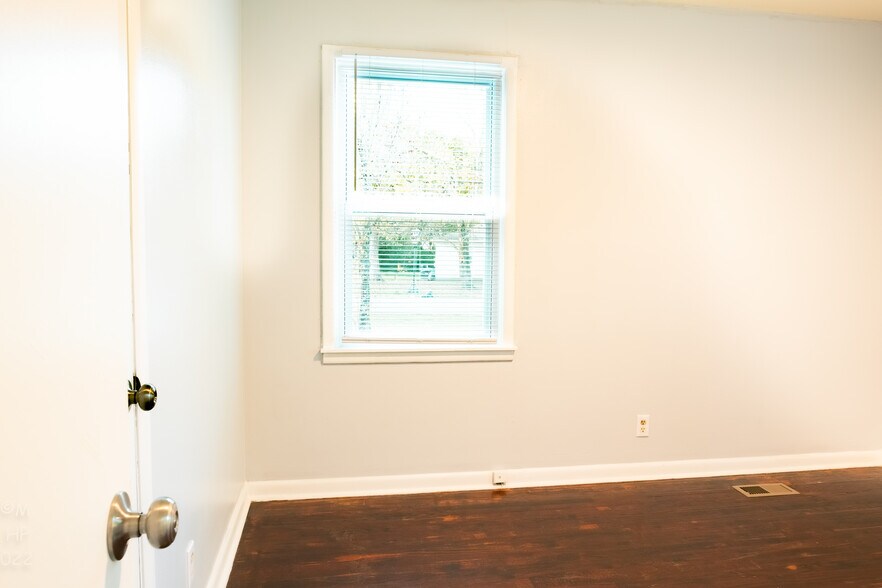 Building Photo - 4210 Irondale Dr NW