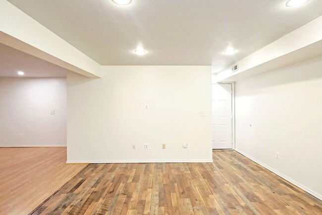 Building Photo - Move-In Ready, Dog-Friendly Preddy Creek Home