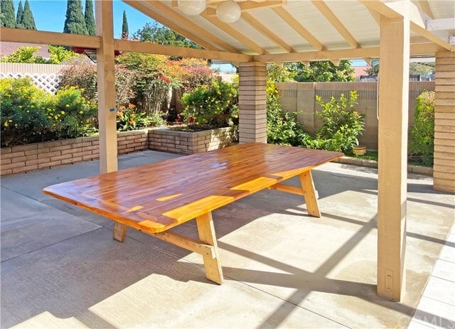 Building Photo - 9225 Talbert Ave