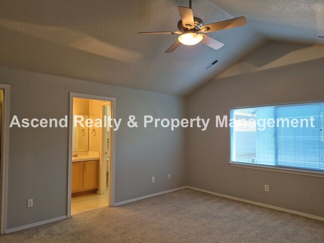 Building Photo - Beaverton Convenience with Central AC & Attached Garage  Minutes to MAX, Costco, Nike & Parks 1 o...