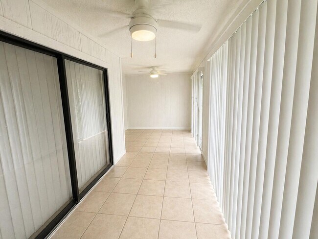 Building Photo - 9262 Green Meadows Way