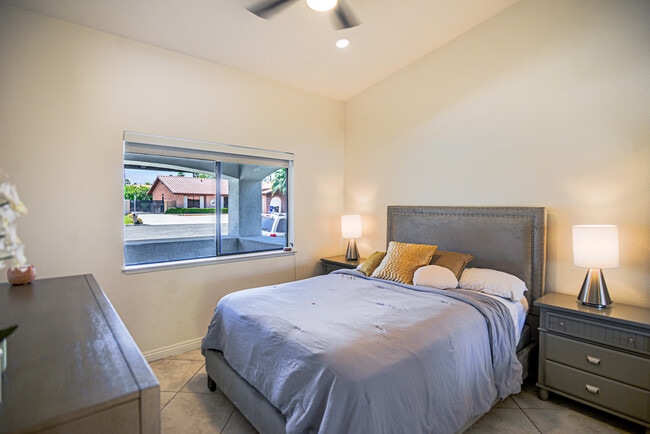 Building Photo - 74830 Waring Ct