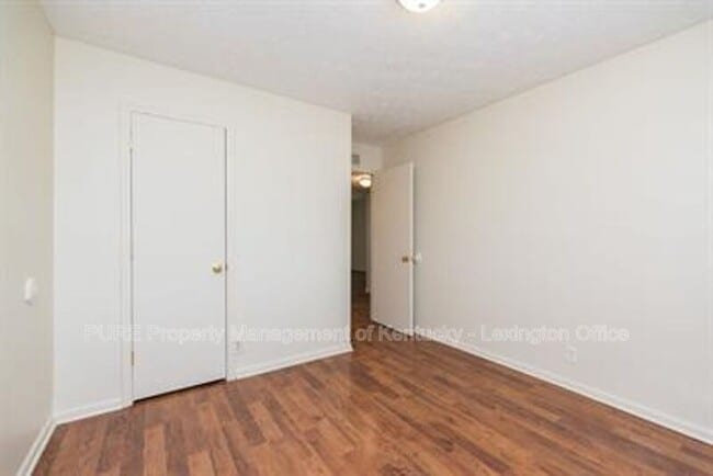 Building Photo - 233 Landings Dr