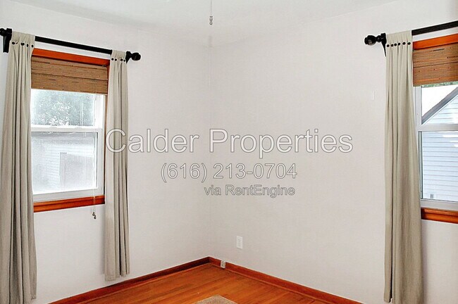 Building Photo - 1317 Herrick Ave NE