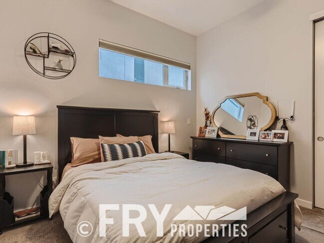 Building Photo - Beautiful townhome in the Sloans Lake Neighborhood.