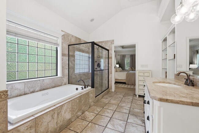 Building Photo - {10500} Luxury Living in Mills Crossing Estates +  Spacious Floorplan with Designer Finishes