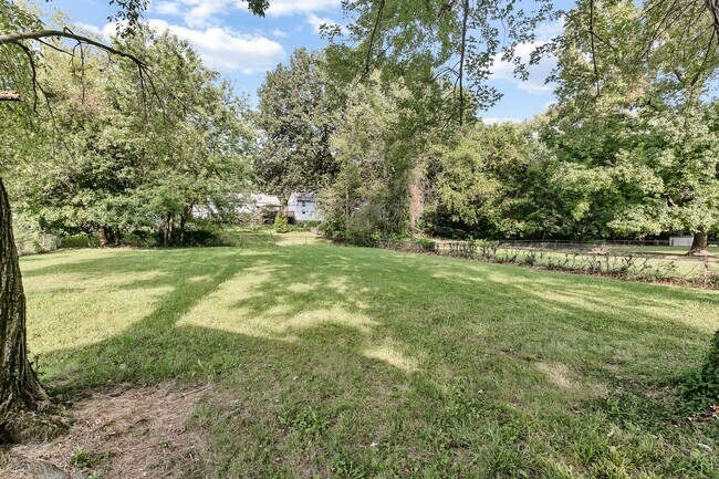 Building Photo - Spacious 3 Bedroom Ready to be rented. Section 8 Welcome