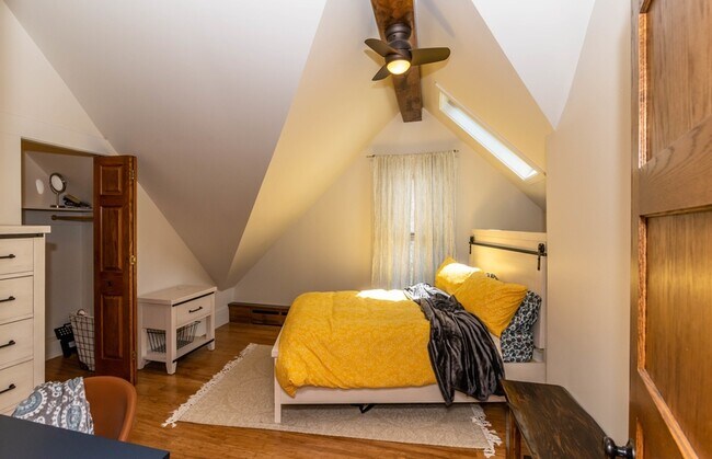 Building Photo - 404 S 5th Ave