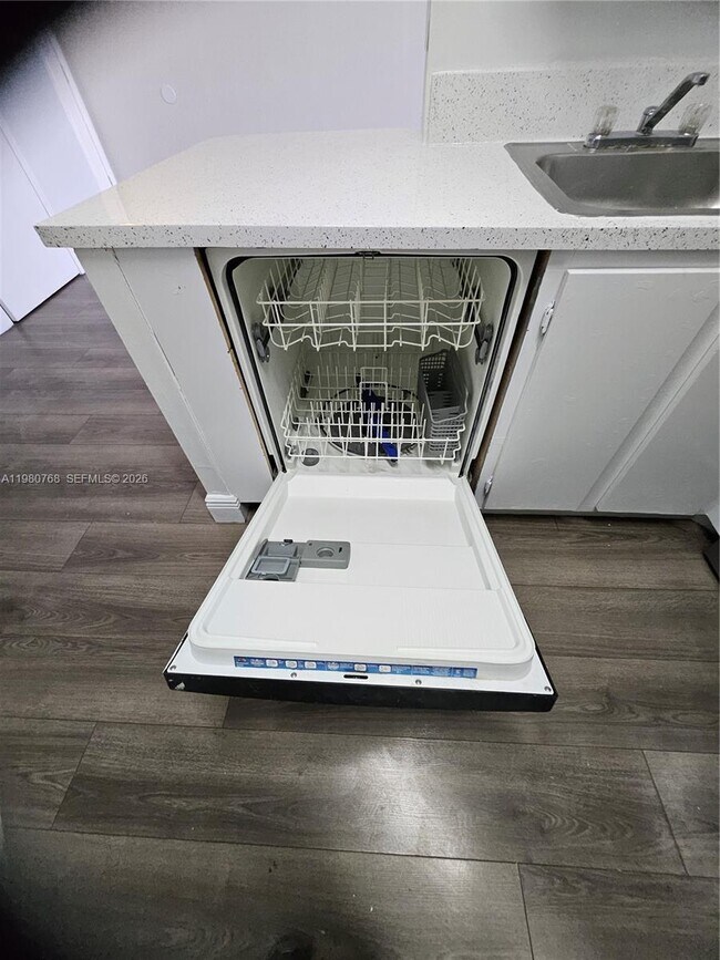 Building Photo - 216 Lake Pointe Dr